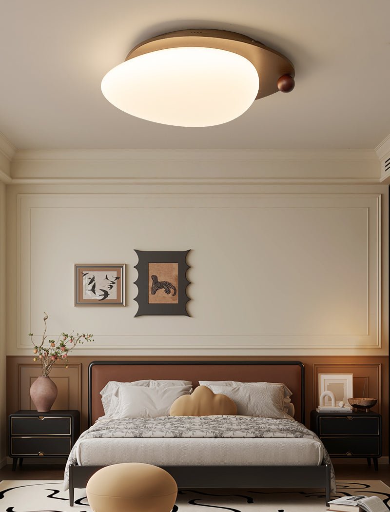 Loftlampe med trædetalje