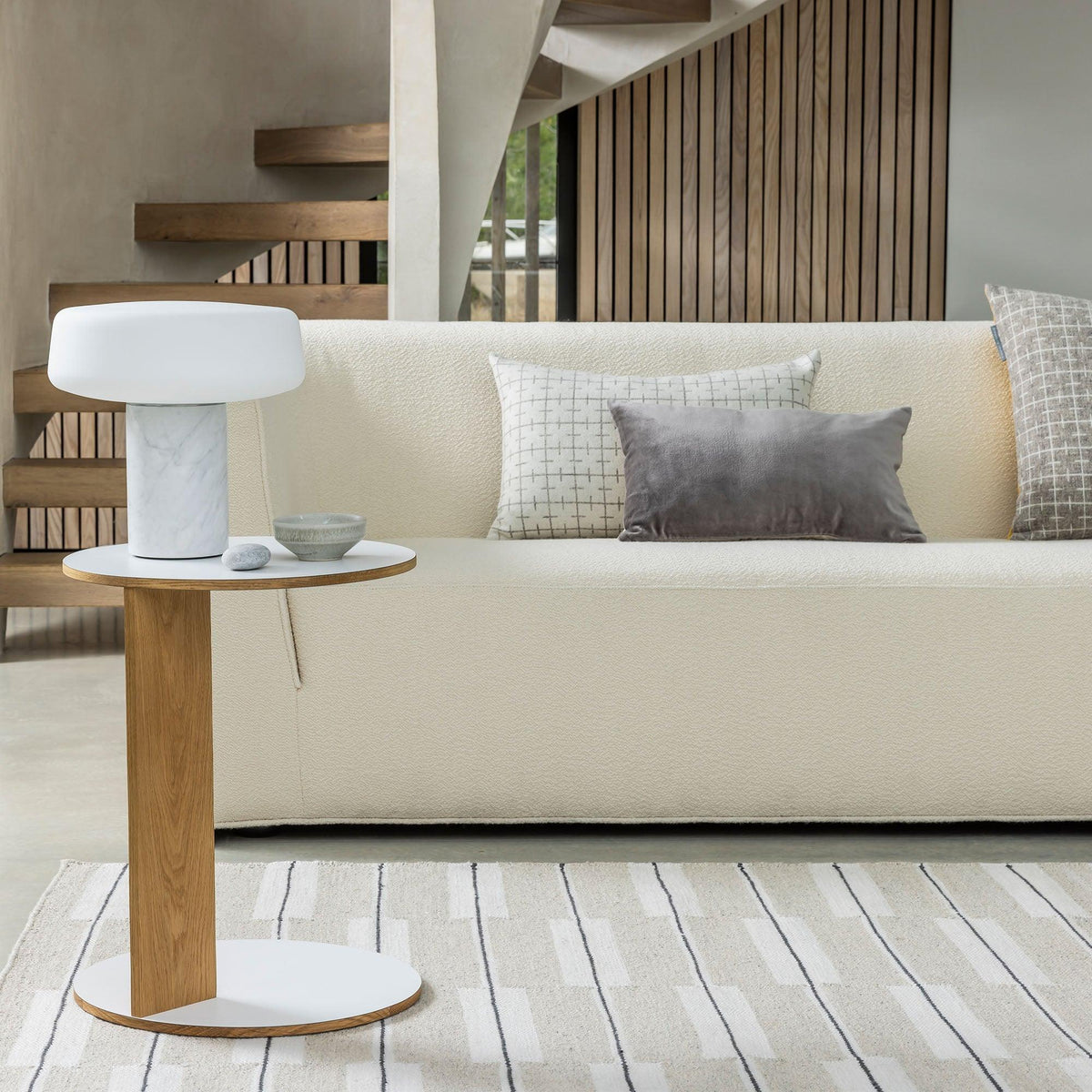 Erinilil bordlampe med marmorfod