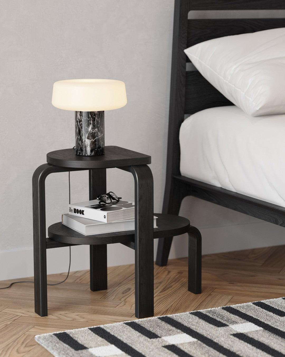 Erinilil bordlampe med marmorfod