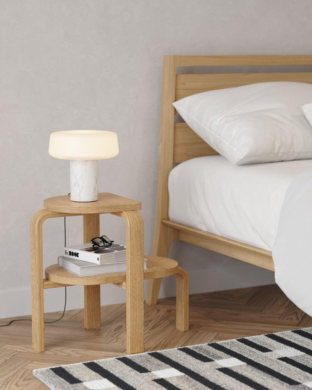Erinilil bordlampe med marmorfod
