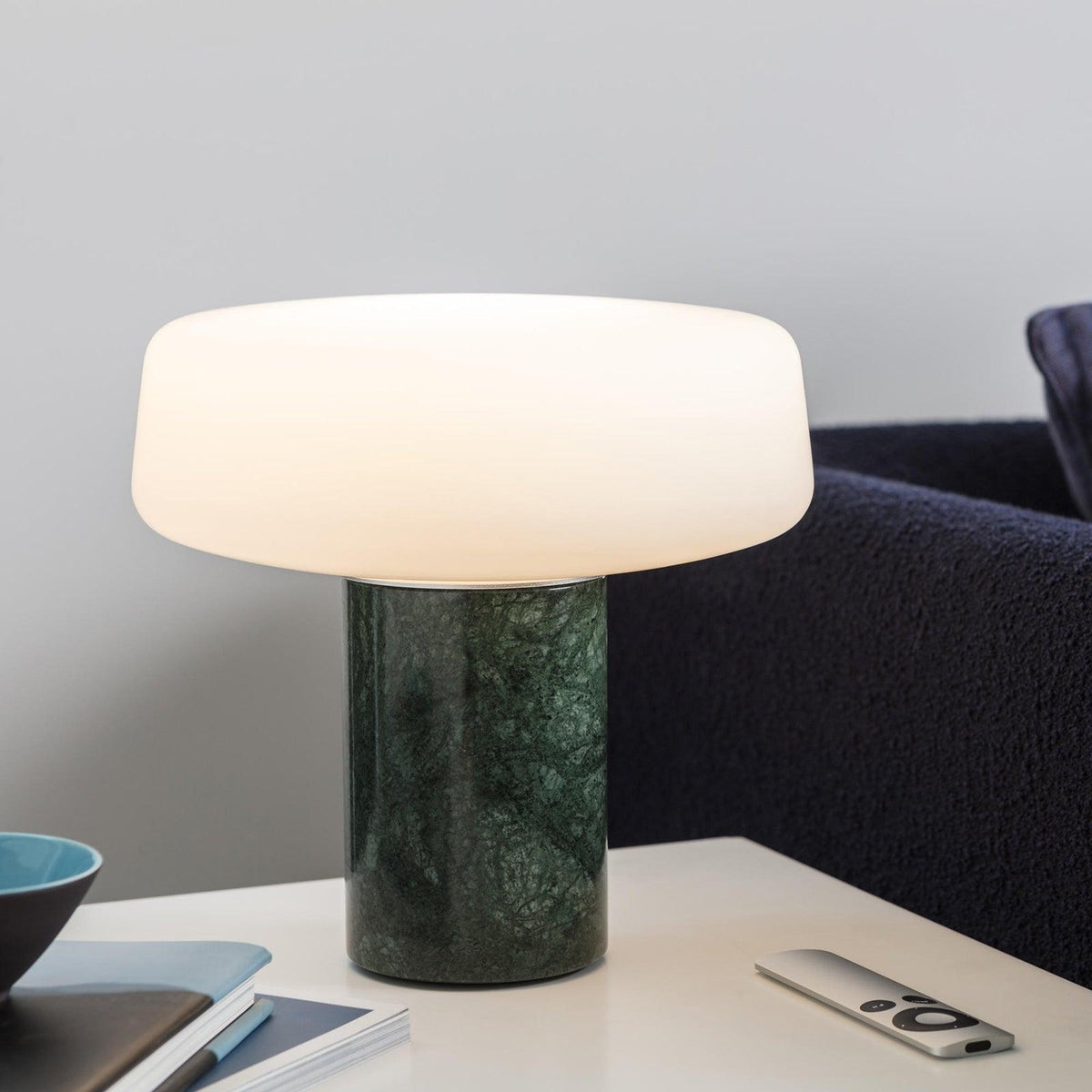 Erinilil bordlampe med marmorfod