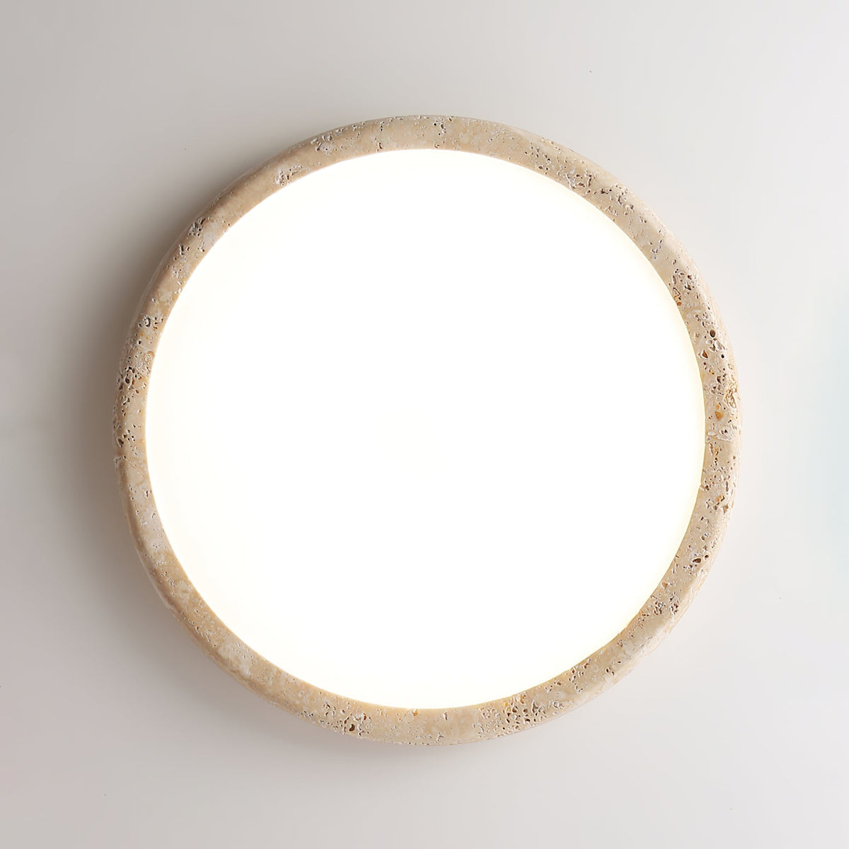Aurrina loftslampe i travertin med ringramme