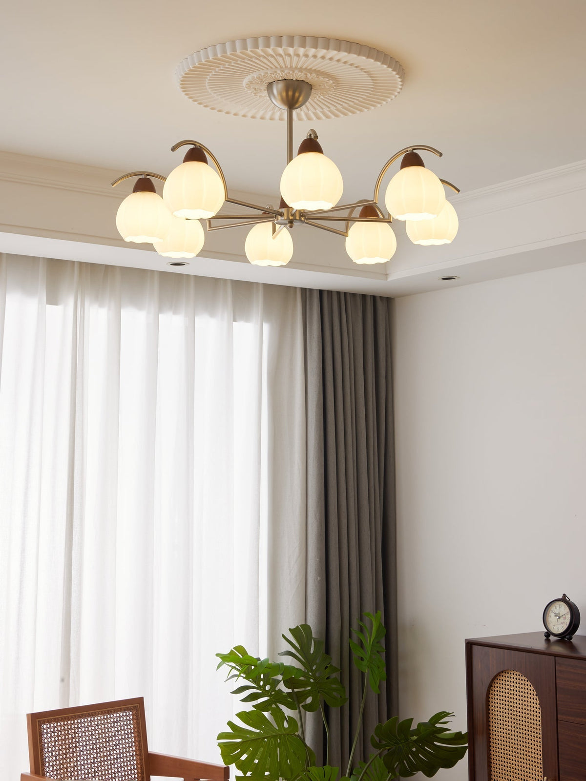 Ilaeielin perinteinen elegantti kukkamuotoinen puu- ja lasikruunu