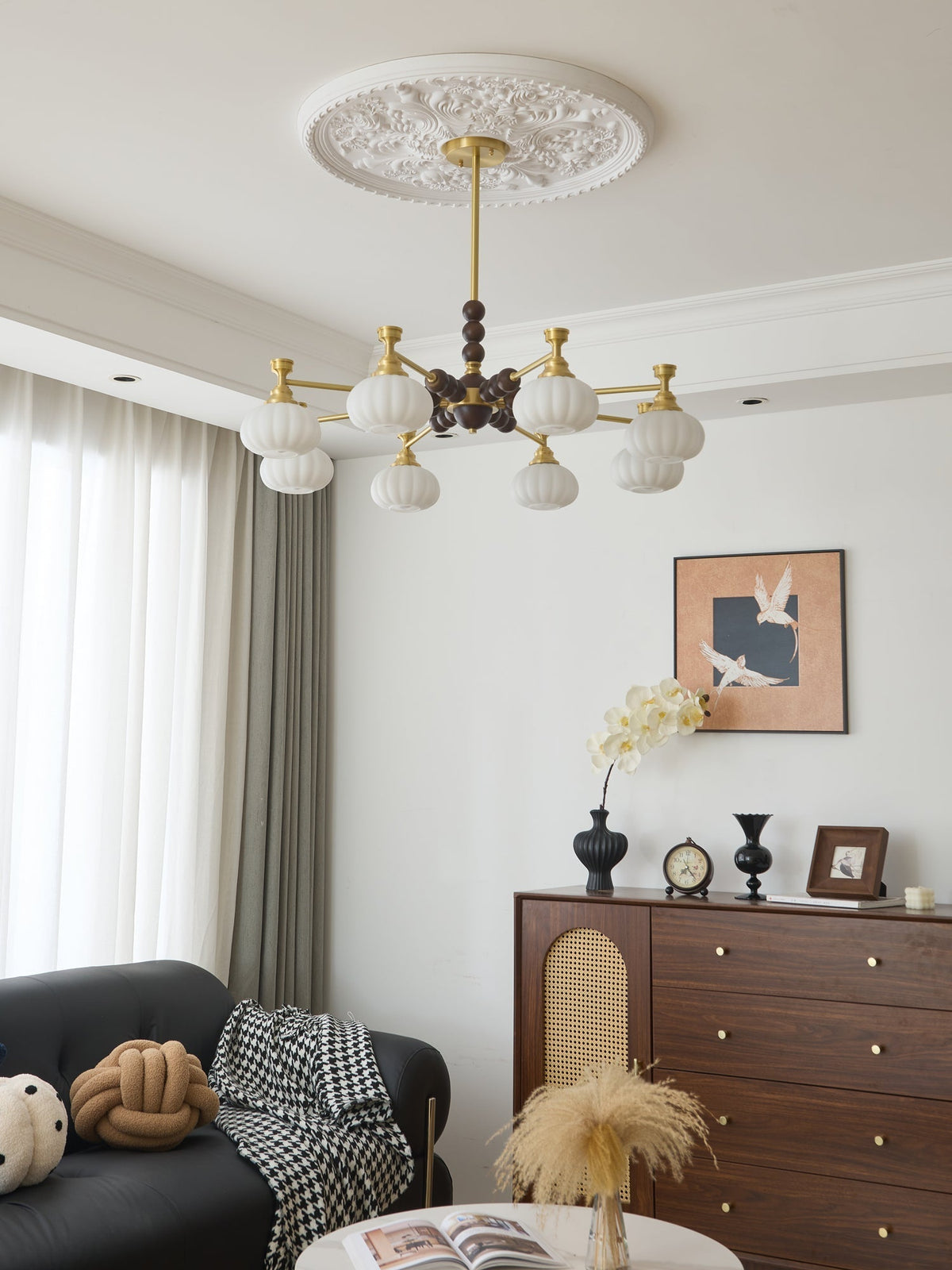 Avdorira elegantti vintage-tyylinen messinki- ja puukattokruunu