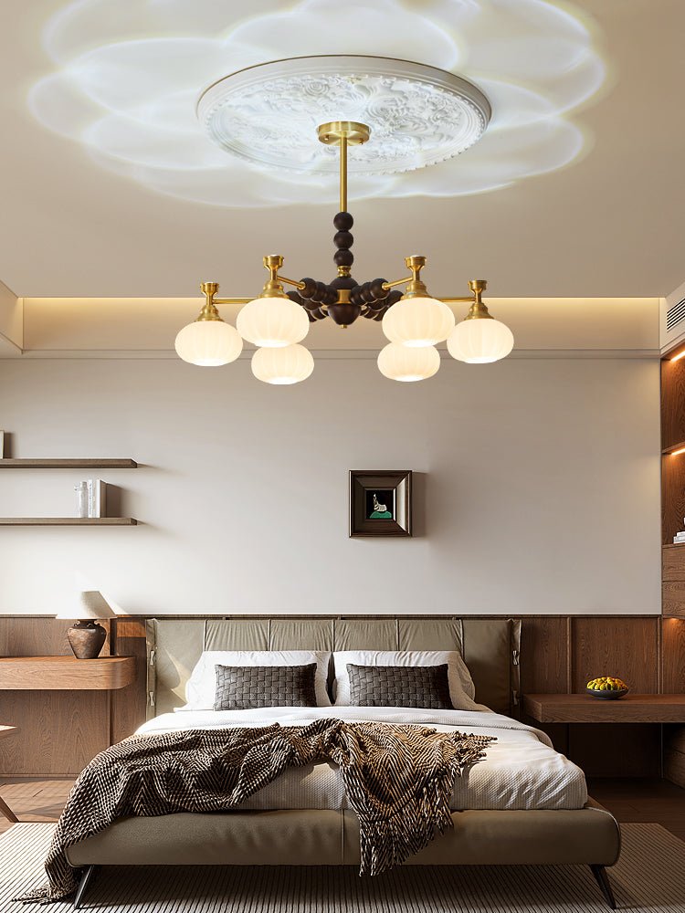 Avdorira elegantti vintage-tyylinen messinki- ja puukattokruunu