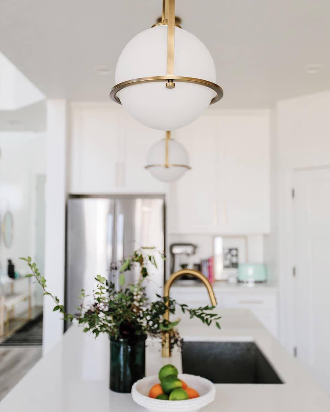 Brandonis moderne pendellampe i glas