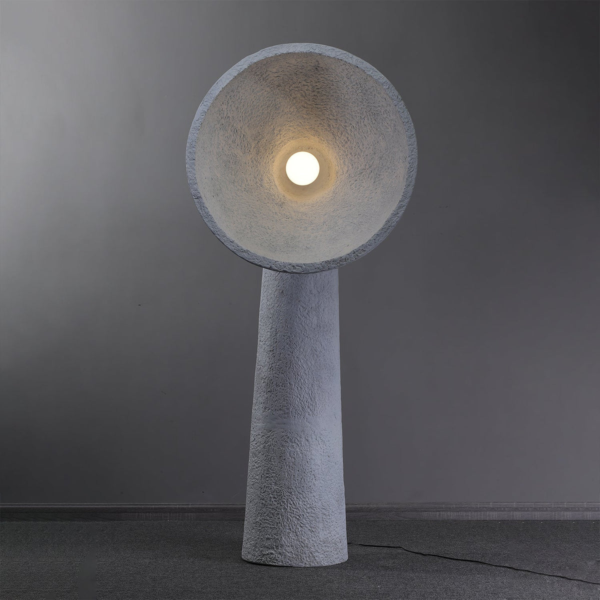 Arliris bordlampe i beton