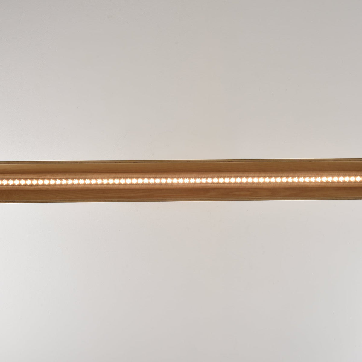 Elaoena linjär lampa