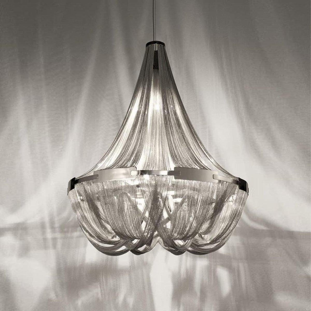 Candelabro com borlas e corrente de alumínio Zylen