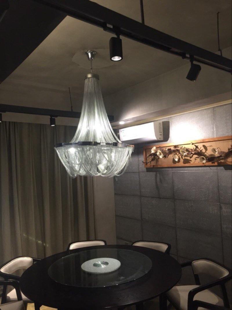 Candelabro com borlas e corrente de alumínio Zylen