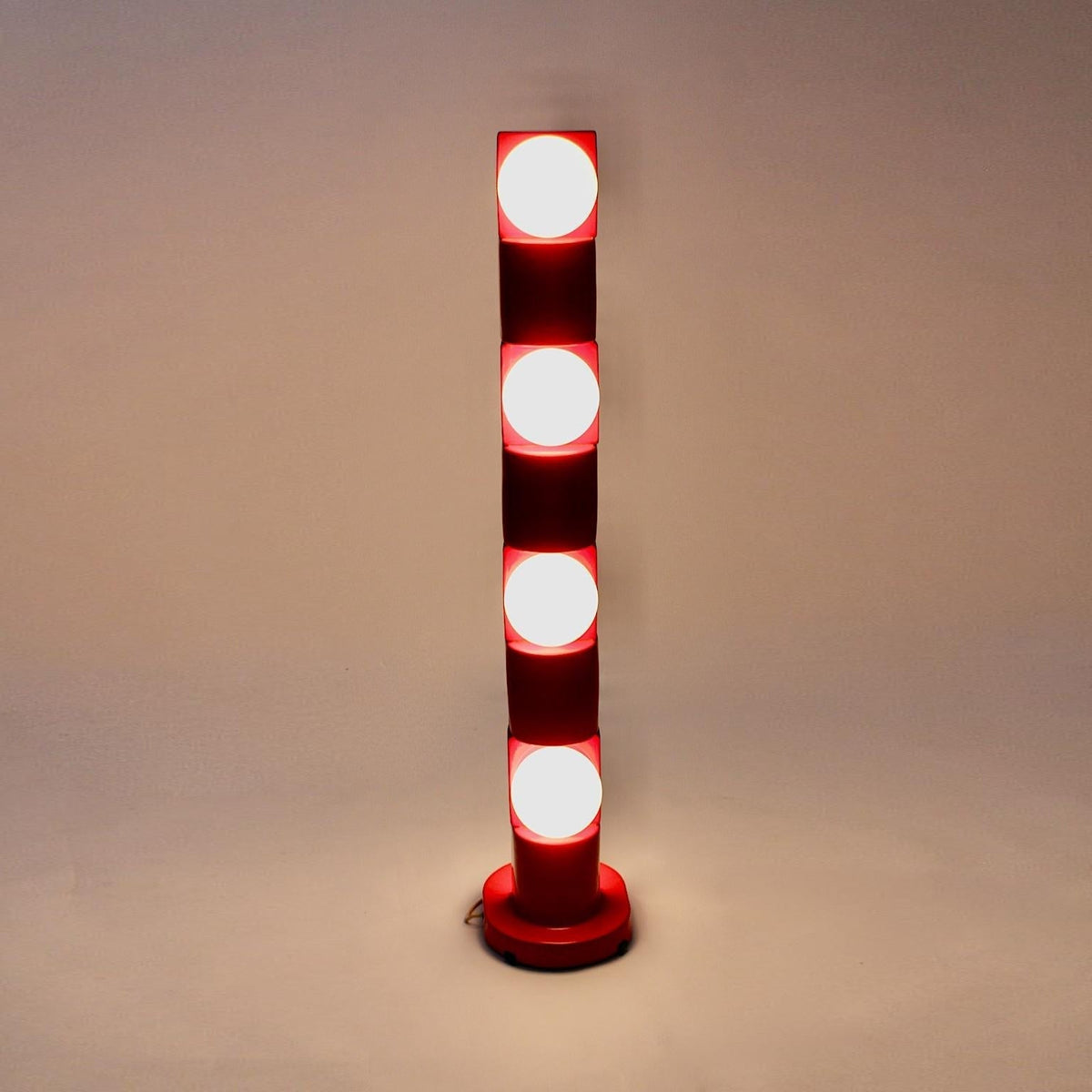 Viraeraine-golvlampa