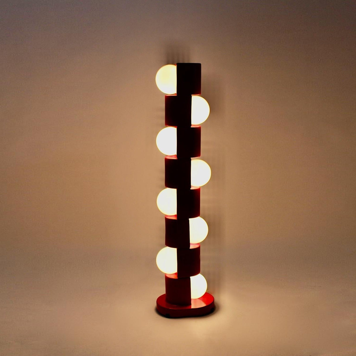 Viraeraine-golvlampa