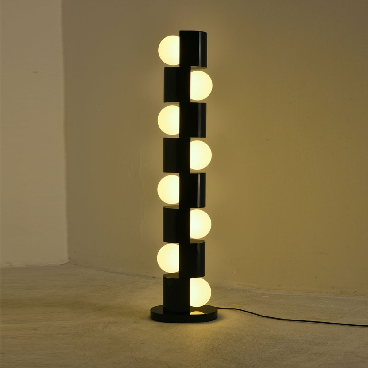 Viraeraine-golvlampa