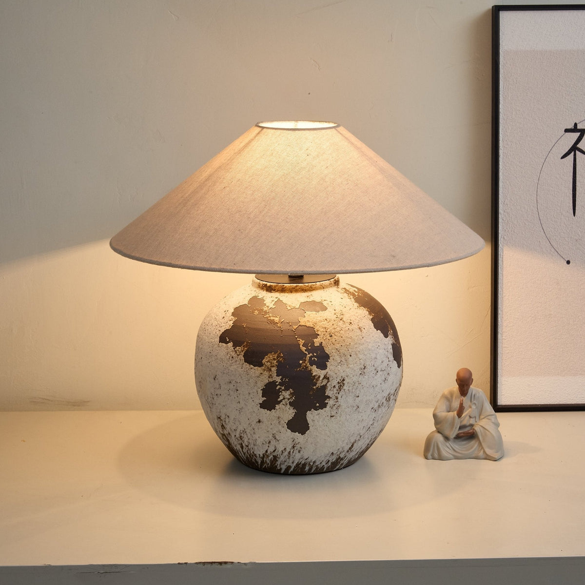 Elienora keramisk bordlampe med kugleformet skærm