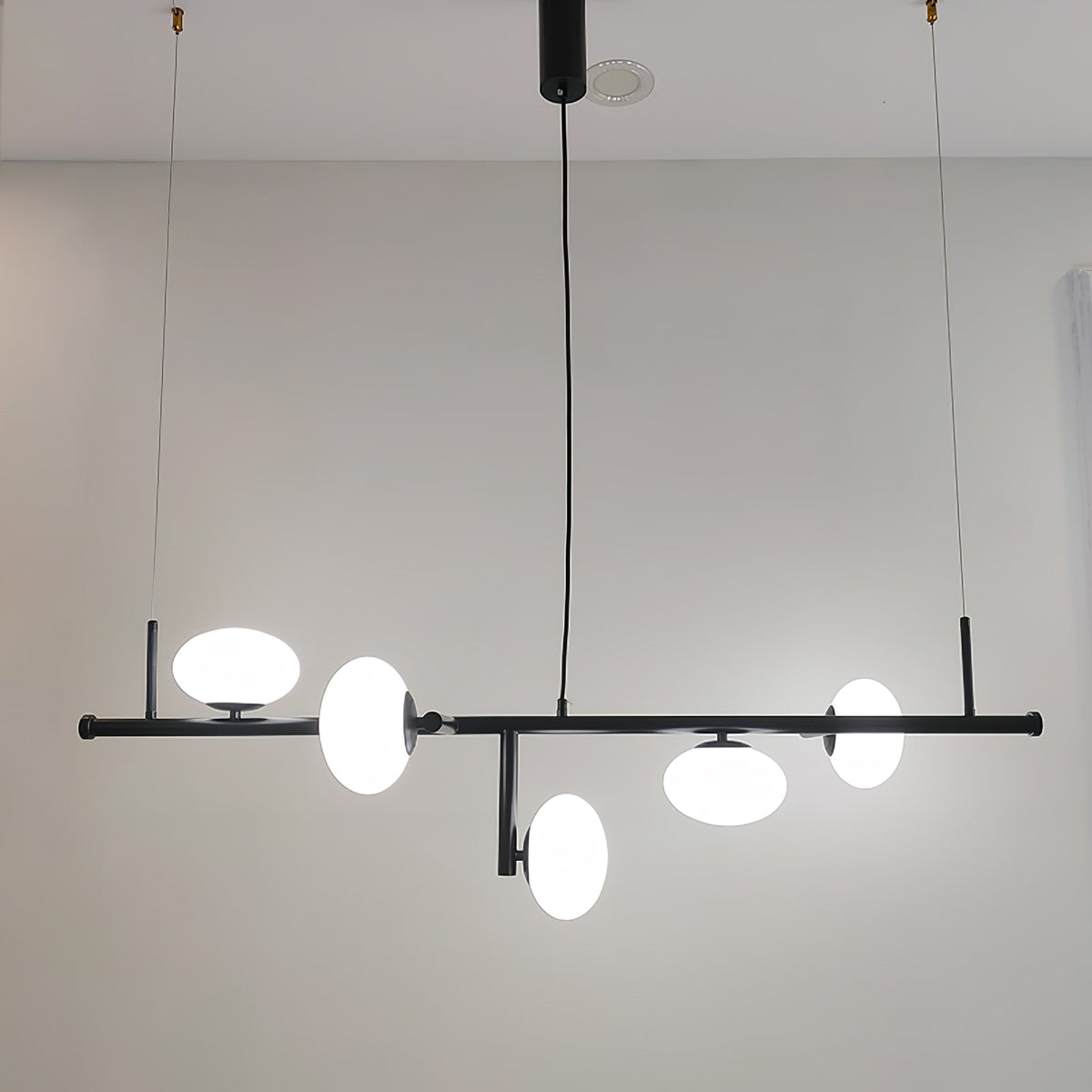 Balance moderne lysekrone i glas