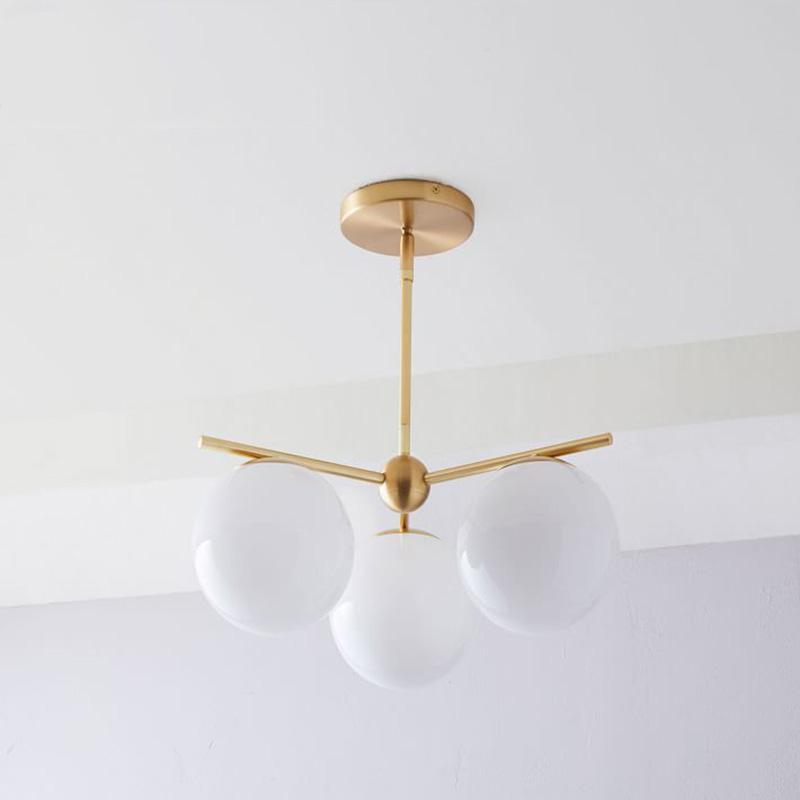 Casoella moderne Sphere & Stem-lysekrone i guldfarve med LED