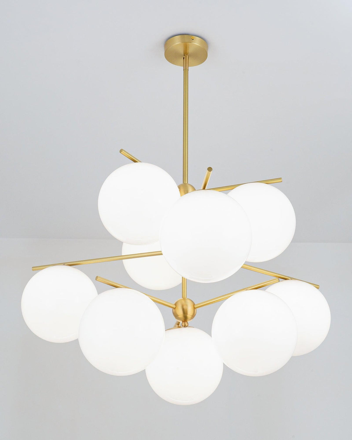 Casoella moderne Sphere & Stem-lysekrone i guldfarve med LED