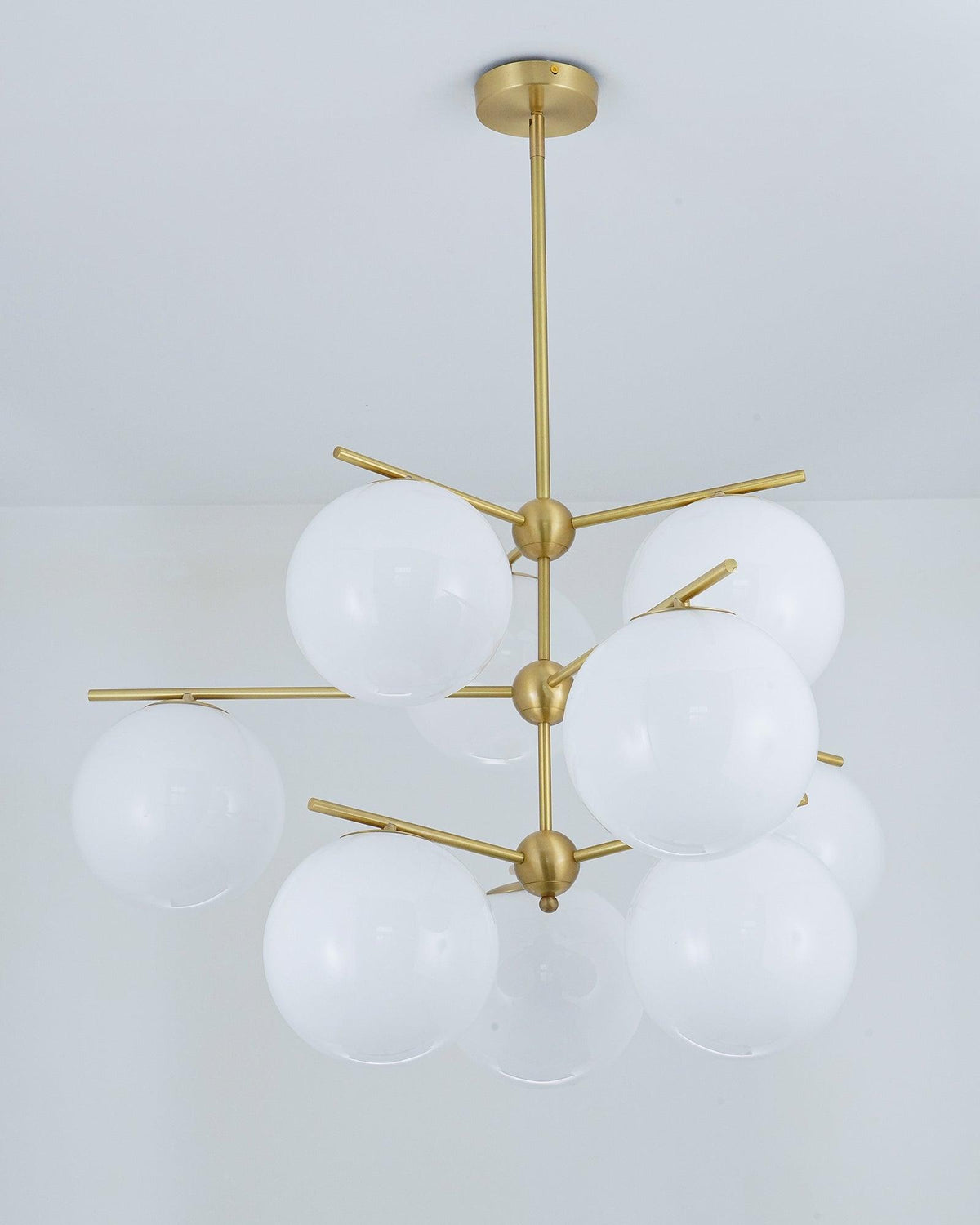 Casoella moderne Sphere & Stem-lysekrone i guldfarve med LED
