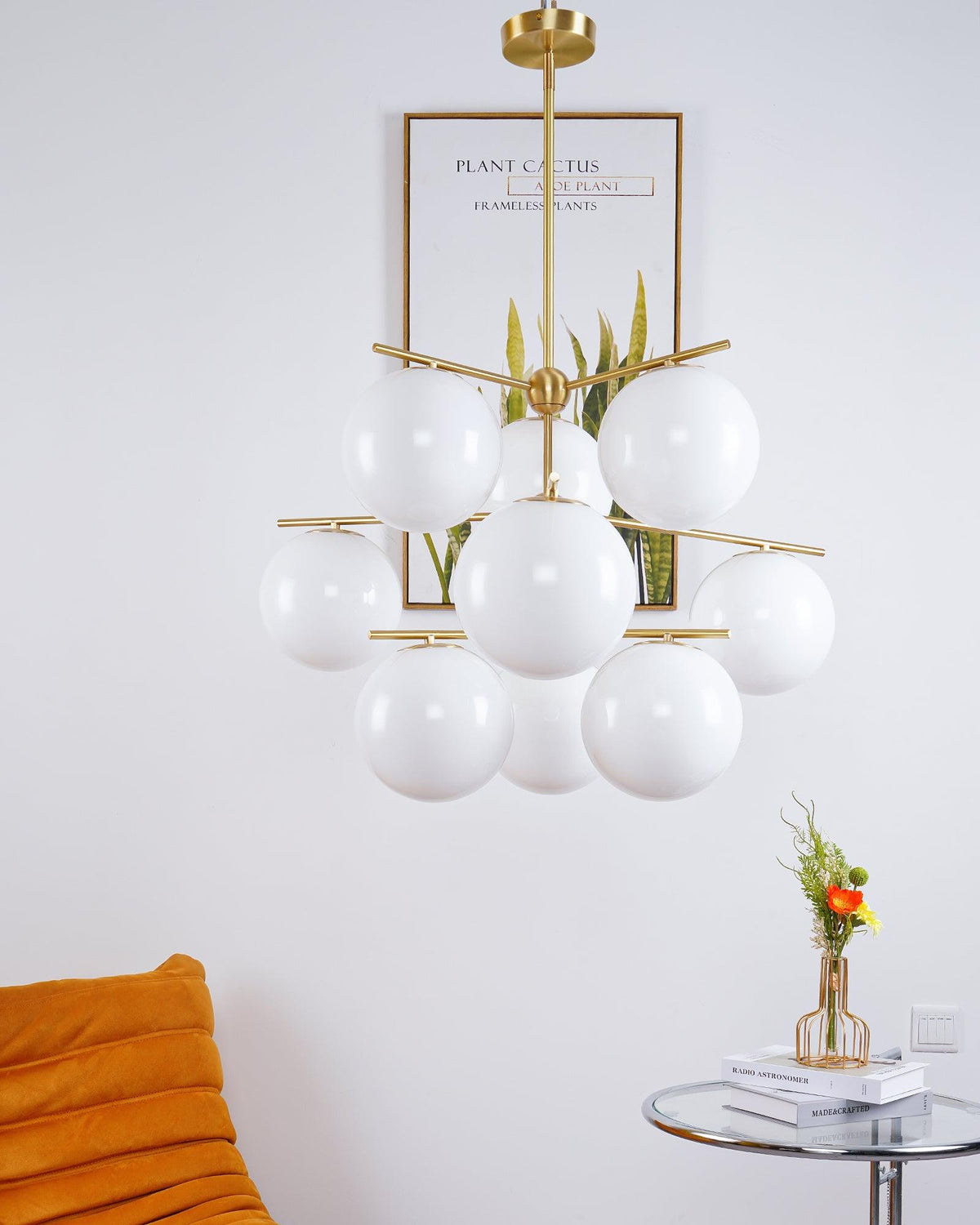 Casoella moderne Sphere & Stem-lysekrone i guldfarve med LED