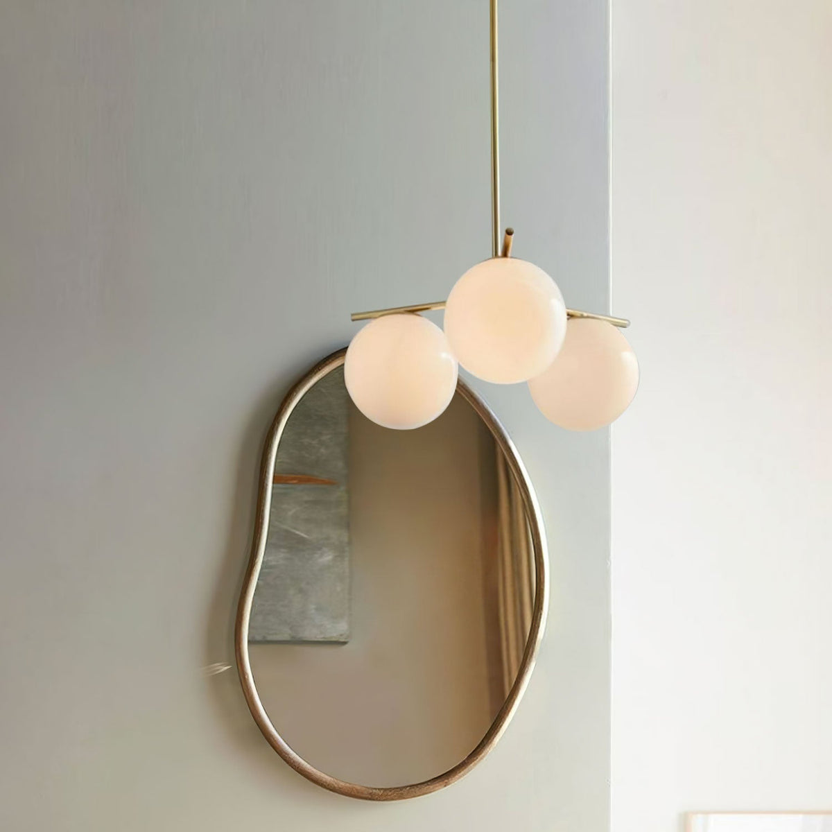 Casoella moderne Sphere & Stem-lysekrone i guldfarve med LED
