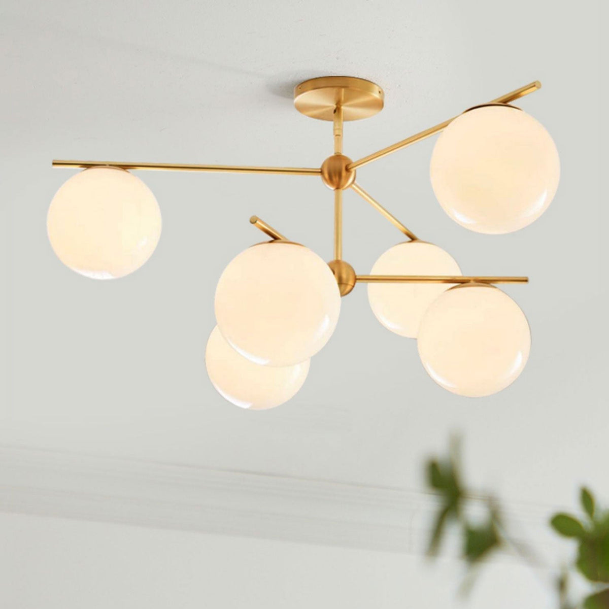 Casoella moderne Sphere & Stem-lysekrone i guldfarve med LED