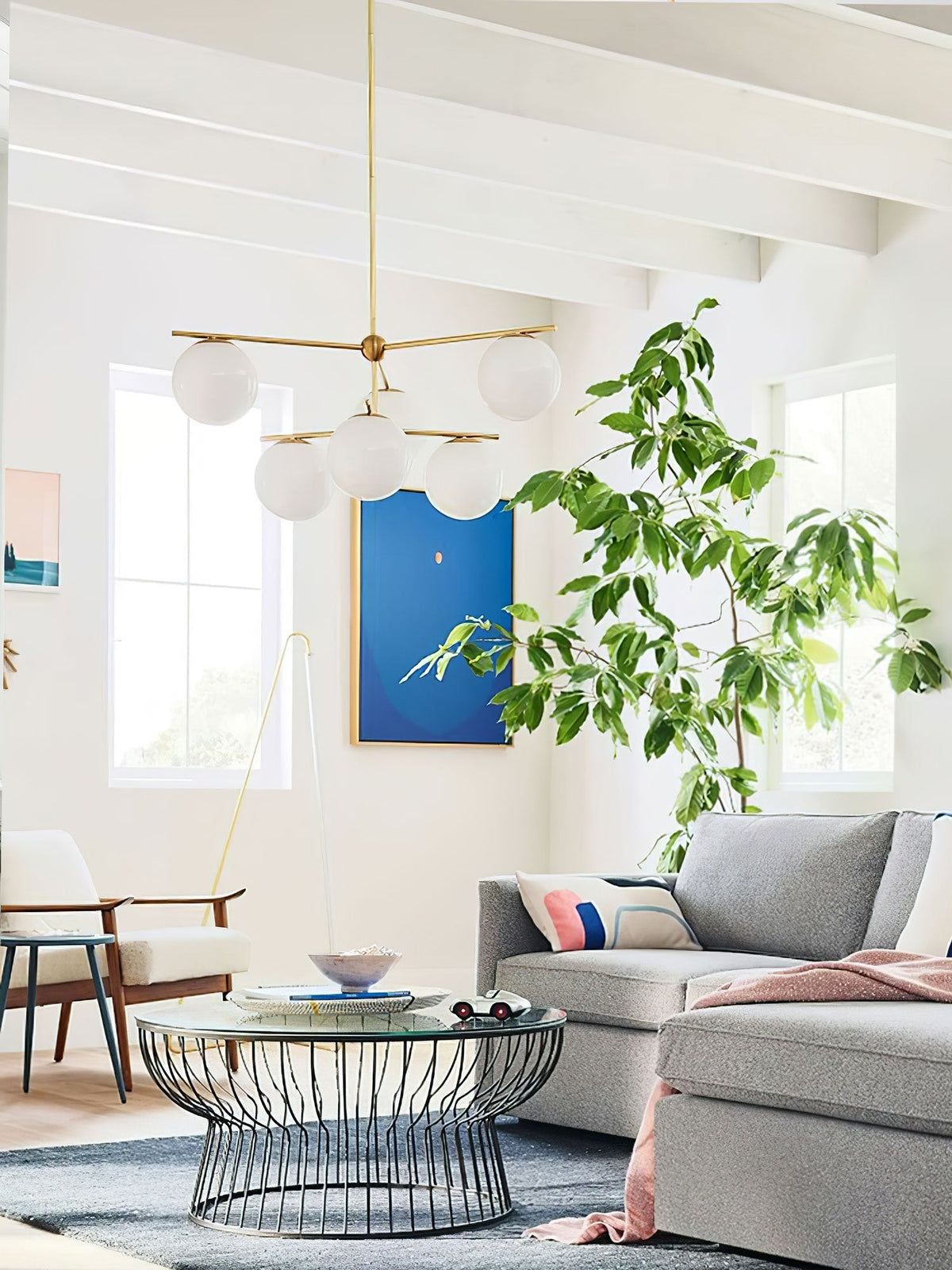 Casoella moderne Sphere & Stem-lysekrone i guldfarve med LED
