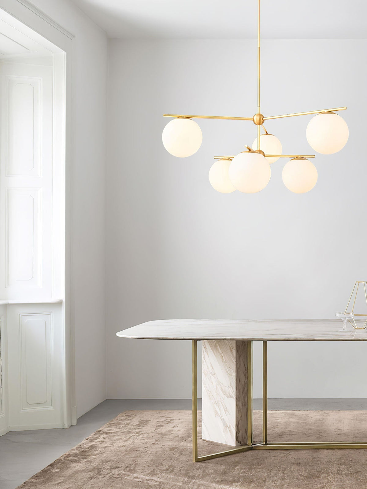 Casoella moderne Sphere & Stem-lysekrone i guldfarve med LED