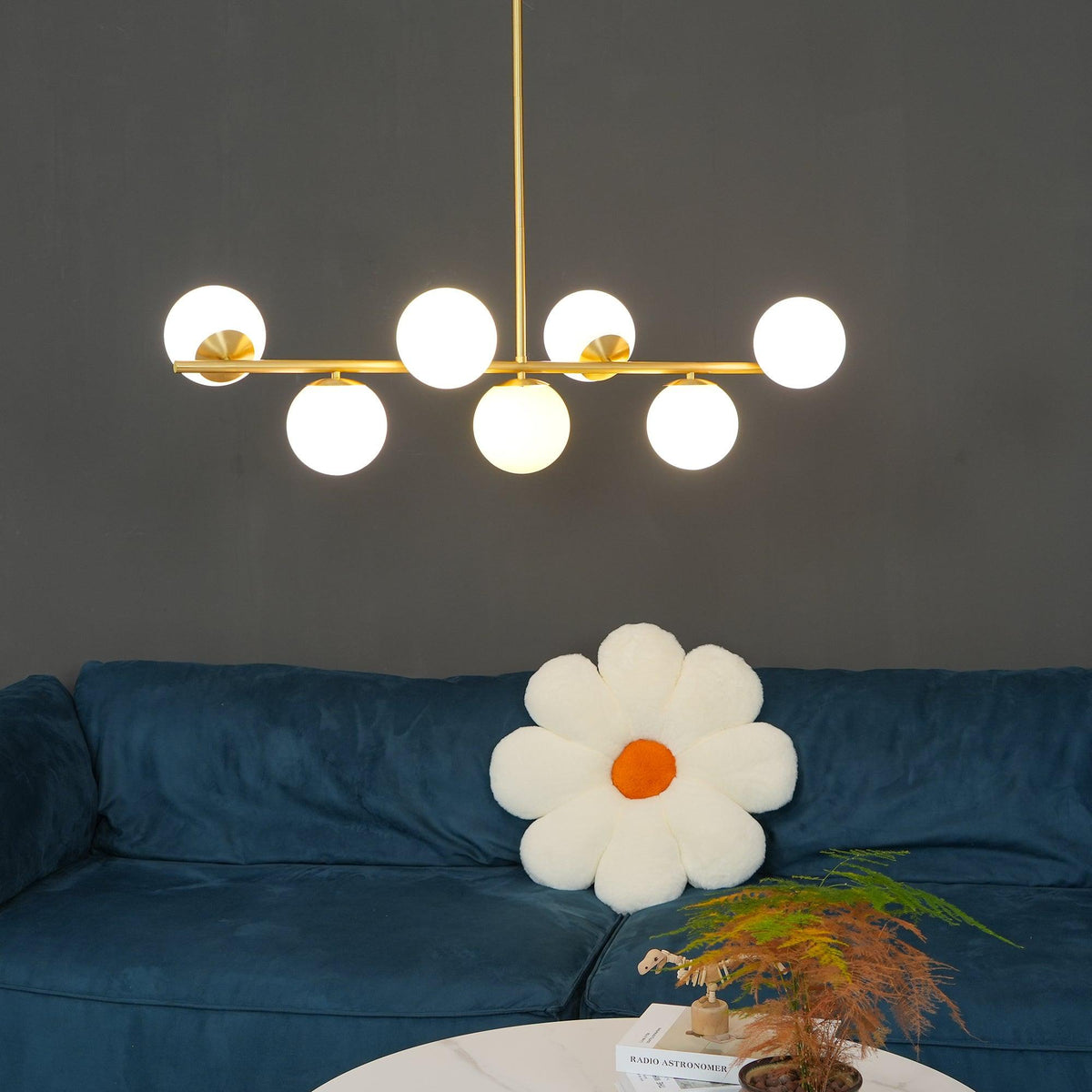Casoella moderne Sphere & Stem-lysekrone i guldfarve med LED