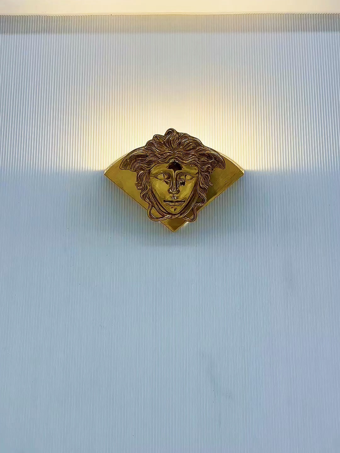 Sphinx-væglampe i messing