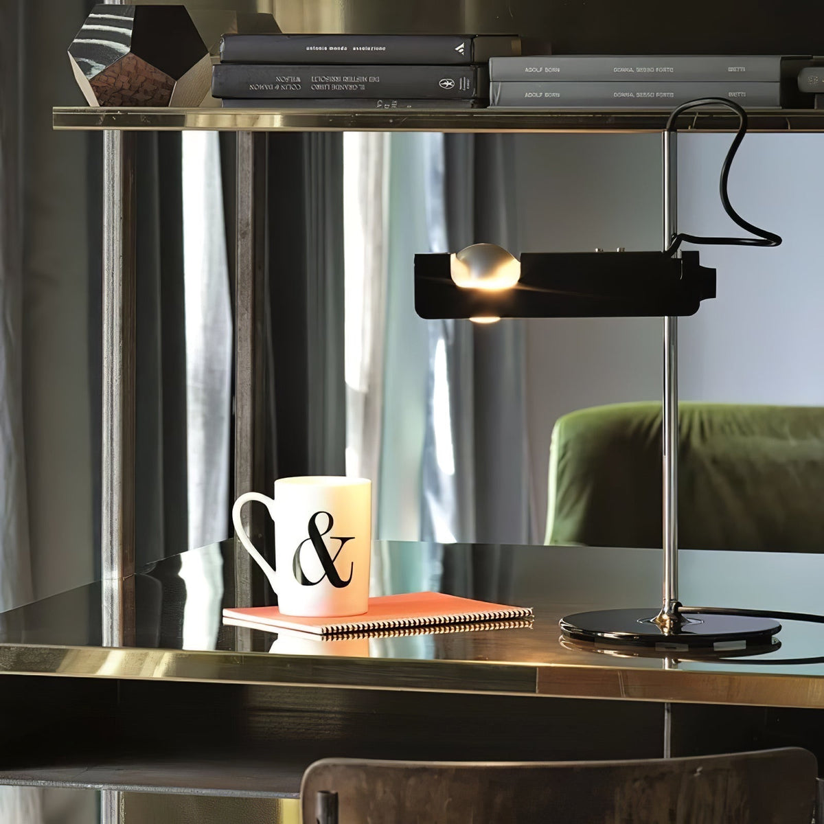 Candeeiro de mesa futurista Lumousin