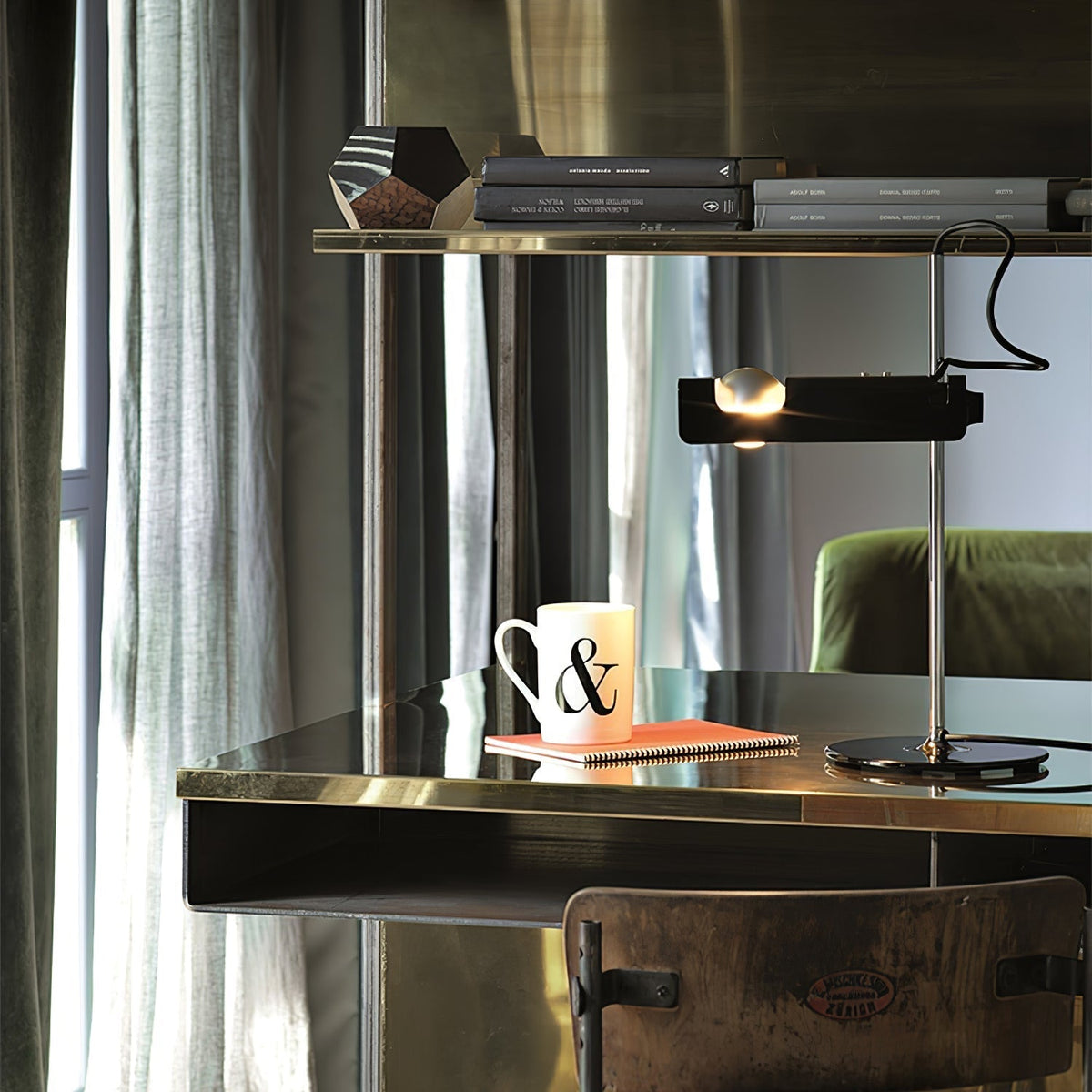 Candeeiro de mesa futurista Lumousin