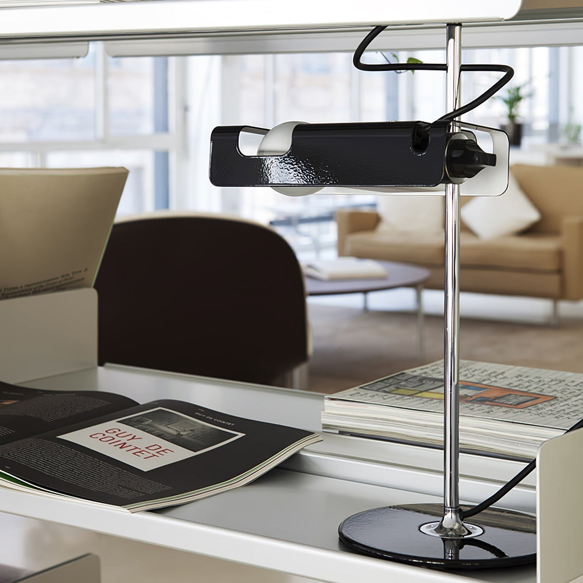 Candeeiro de mesa futurista Lumousin