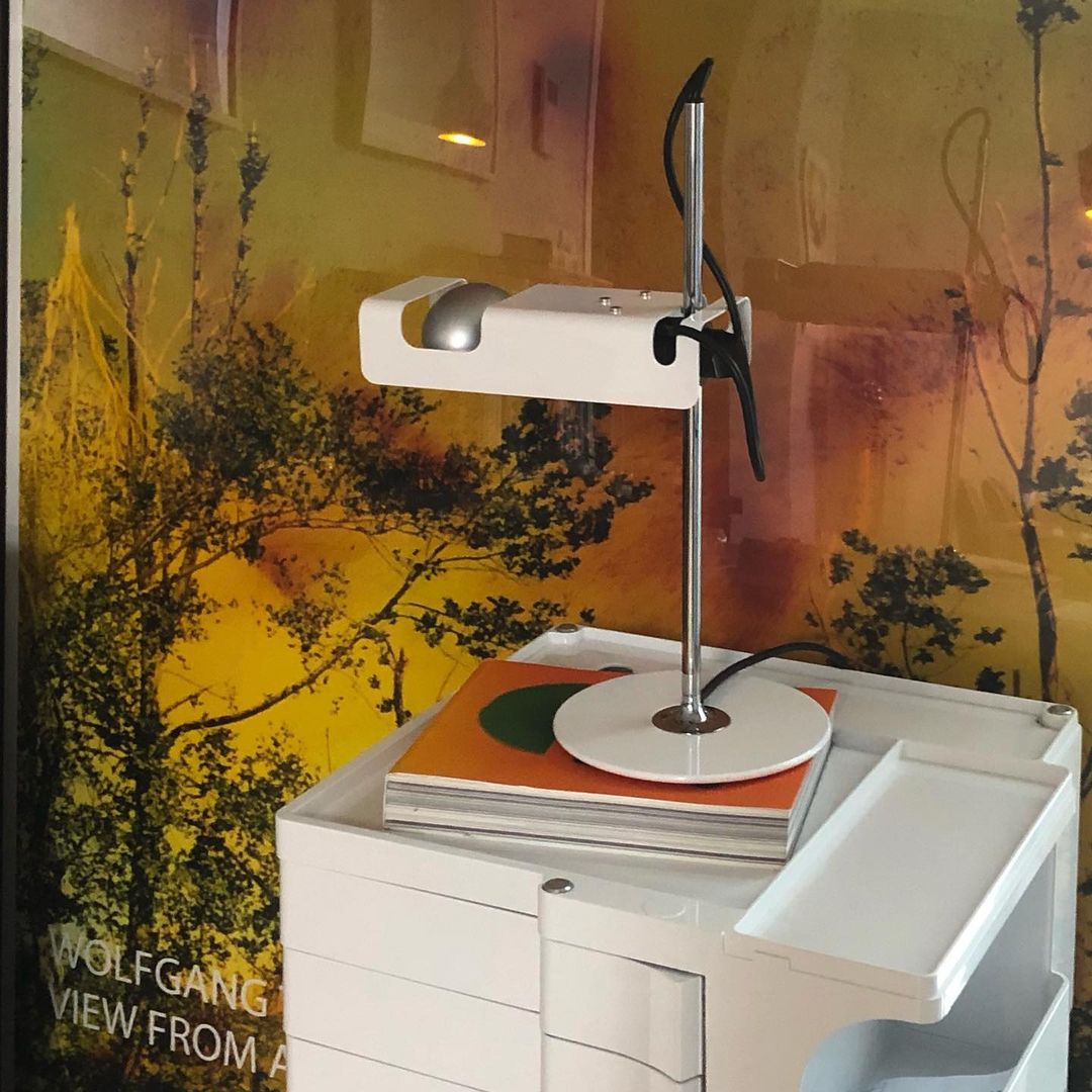 Candeeiro de mesa futurista Lumousin