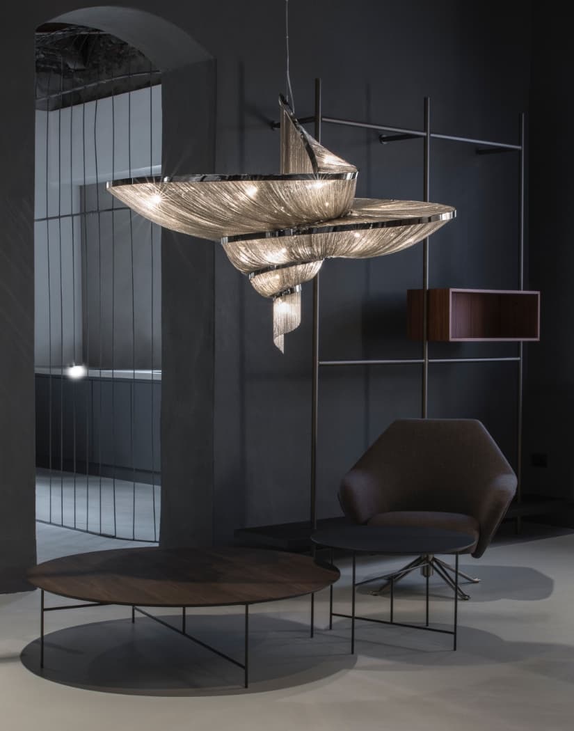 Caloora-lysekrone med elegant spiralkæde
