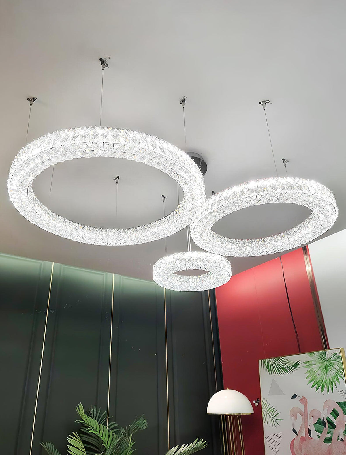 Luxerian Spiridon Luxe-lysekrone med krystalringe