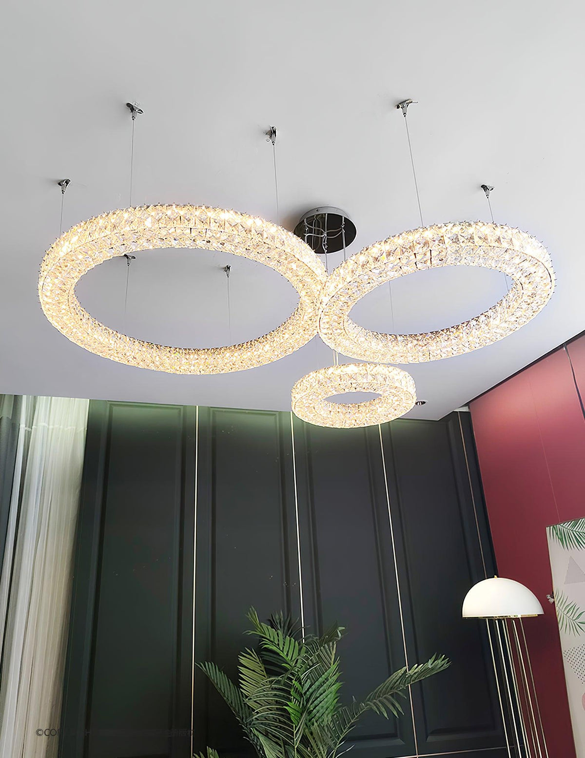 Luxerian Spiridon Luxe-lysekrone med krystalringe
