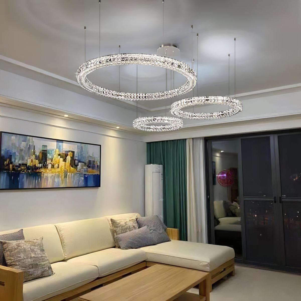 Luxerian Spiridon Luxe-lysekrone med krystalringe