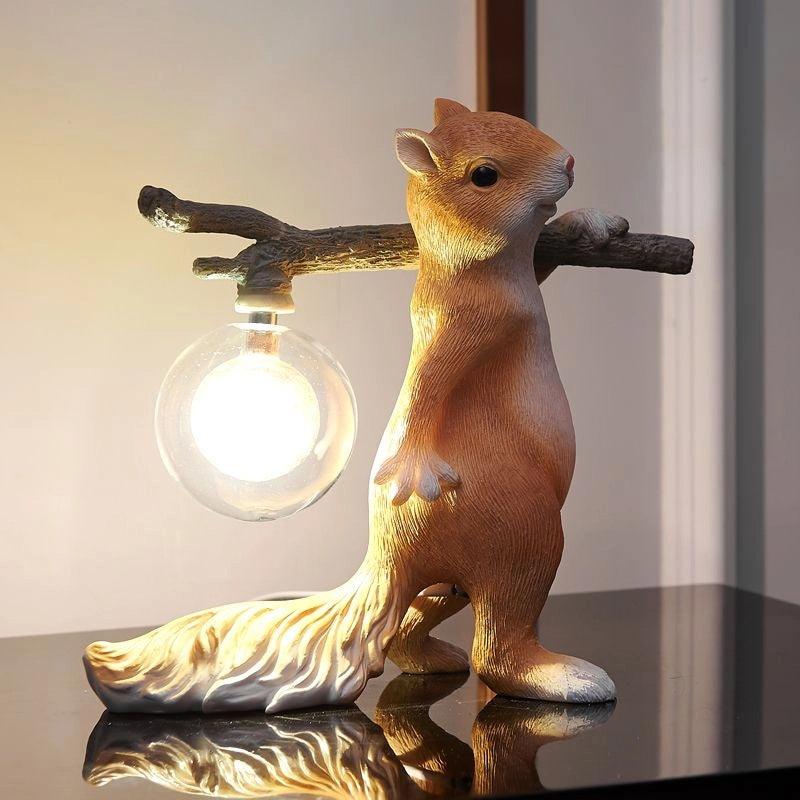 Niranielle finurlig bordlampe i resin