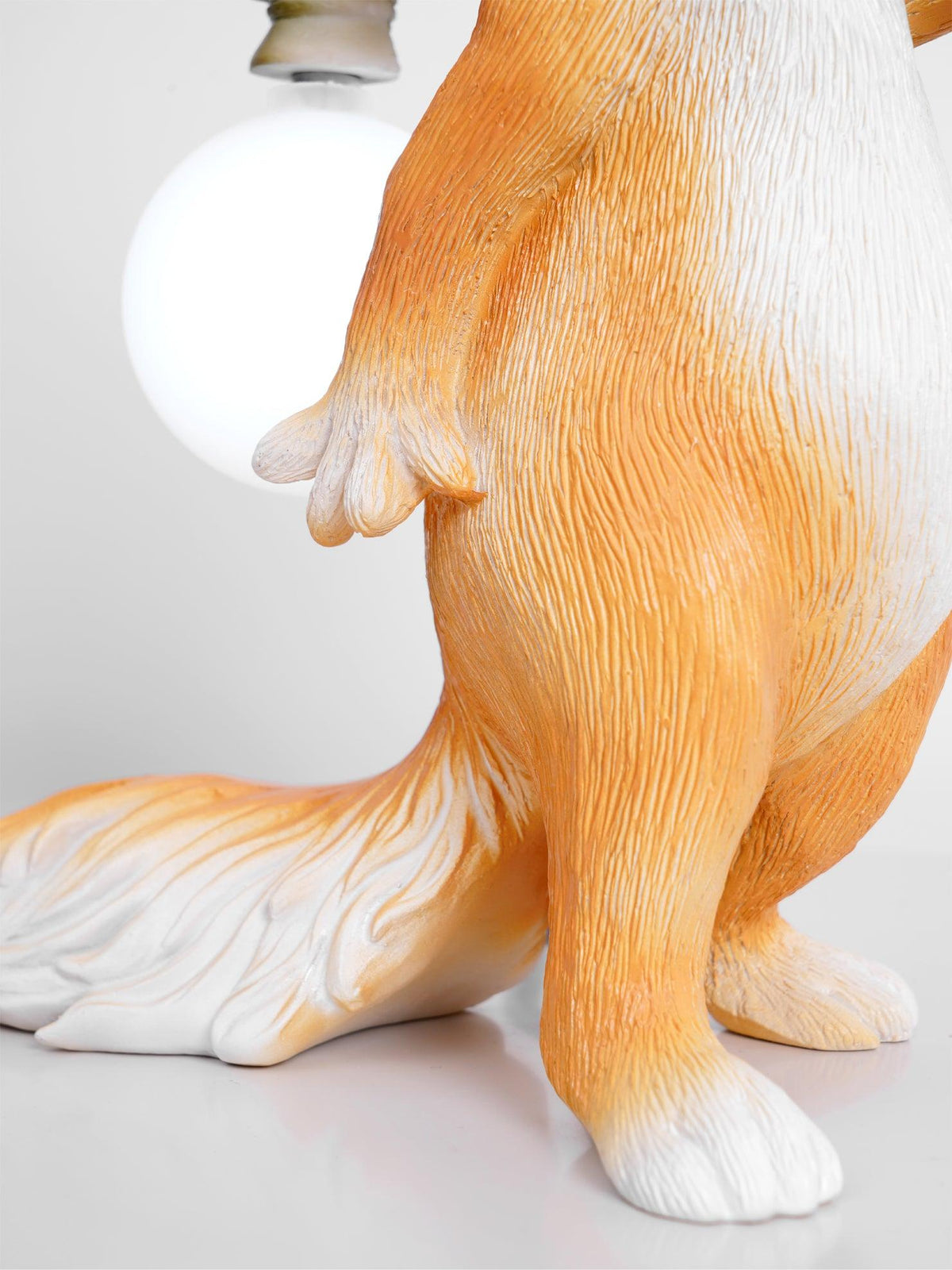 Niranielle finurlig bordlampe i resin