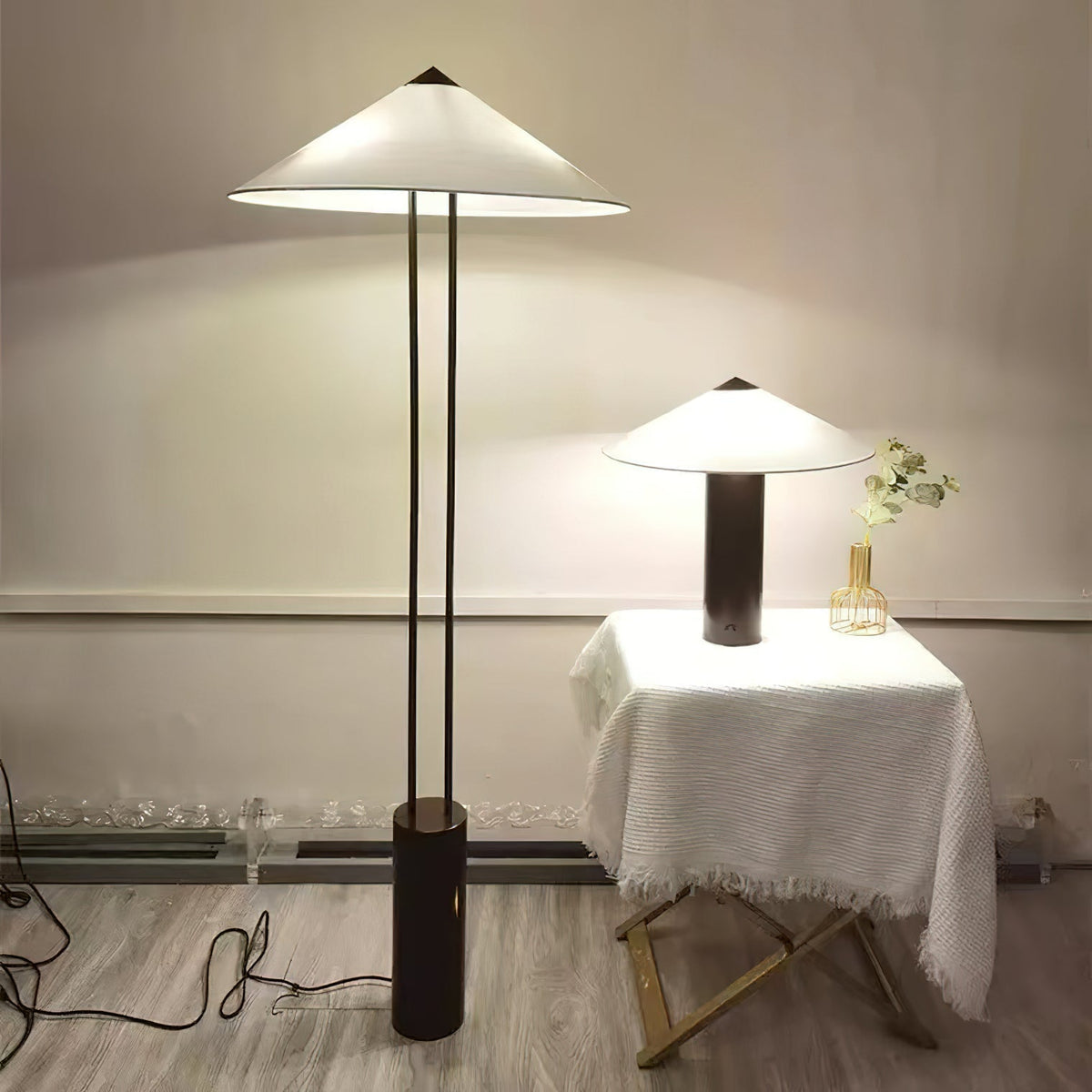 Veleaya-golvlampa