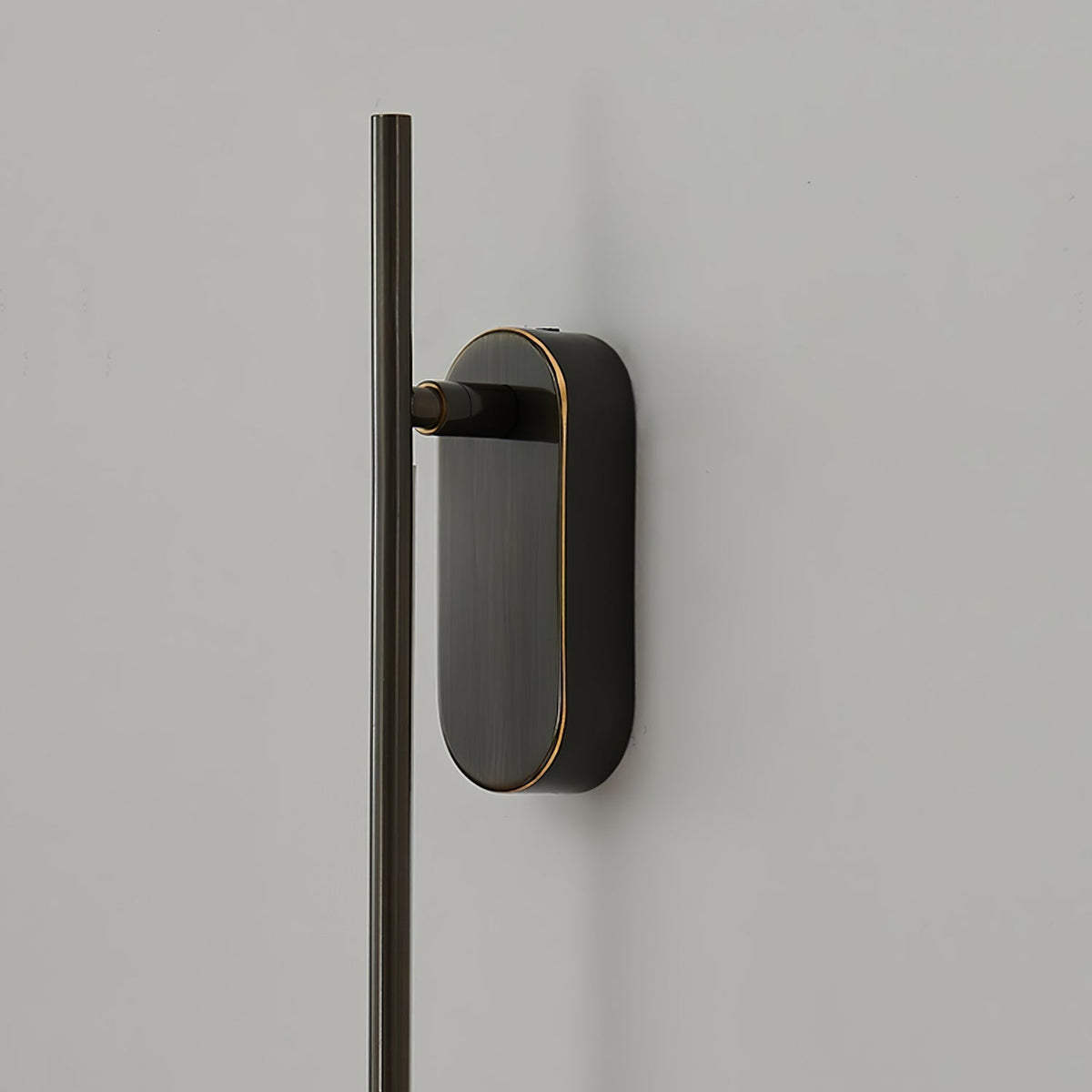 Vrysl minimalistisk væglampe med stik og stavdesign