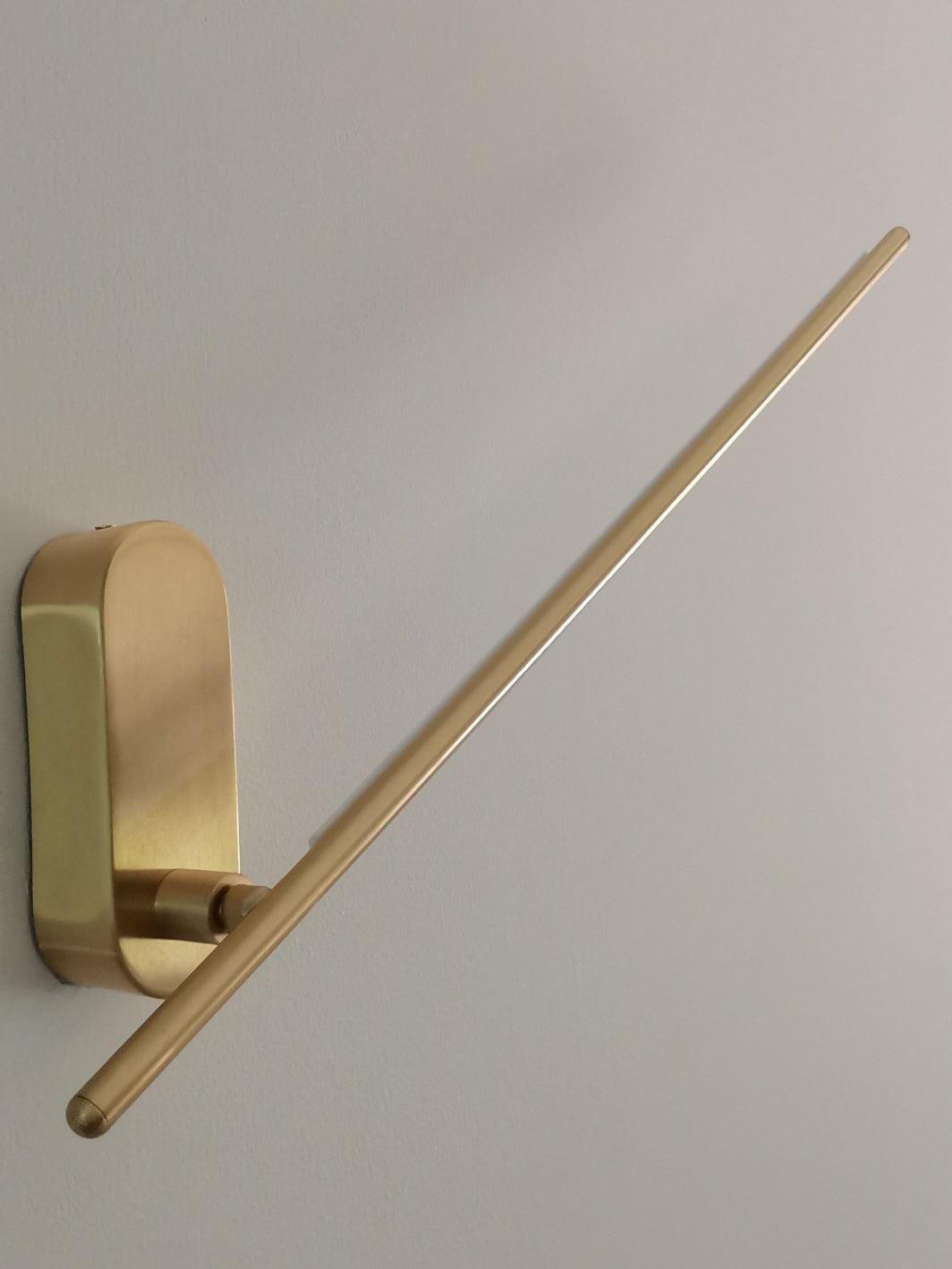 Vrysl minimalistisk væglampe med stik og stavdesign