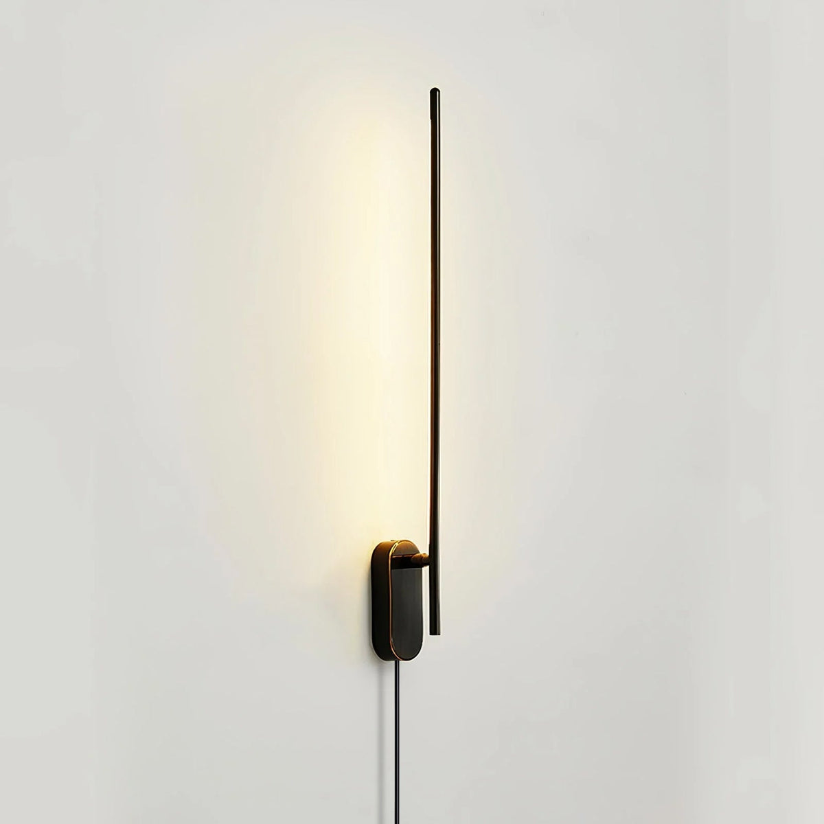 Vrysl minimalistisk væglampe med stik og stavdesign