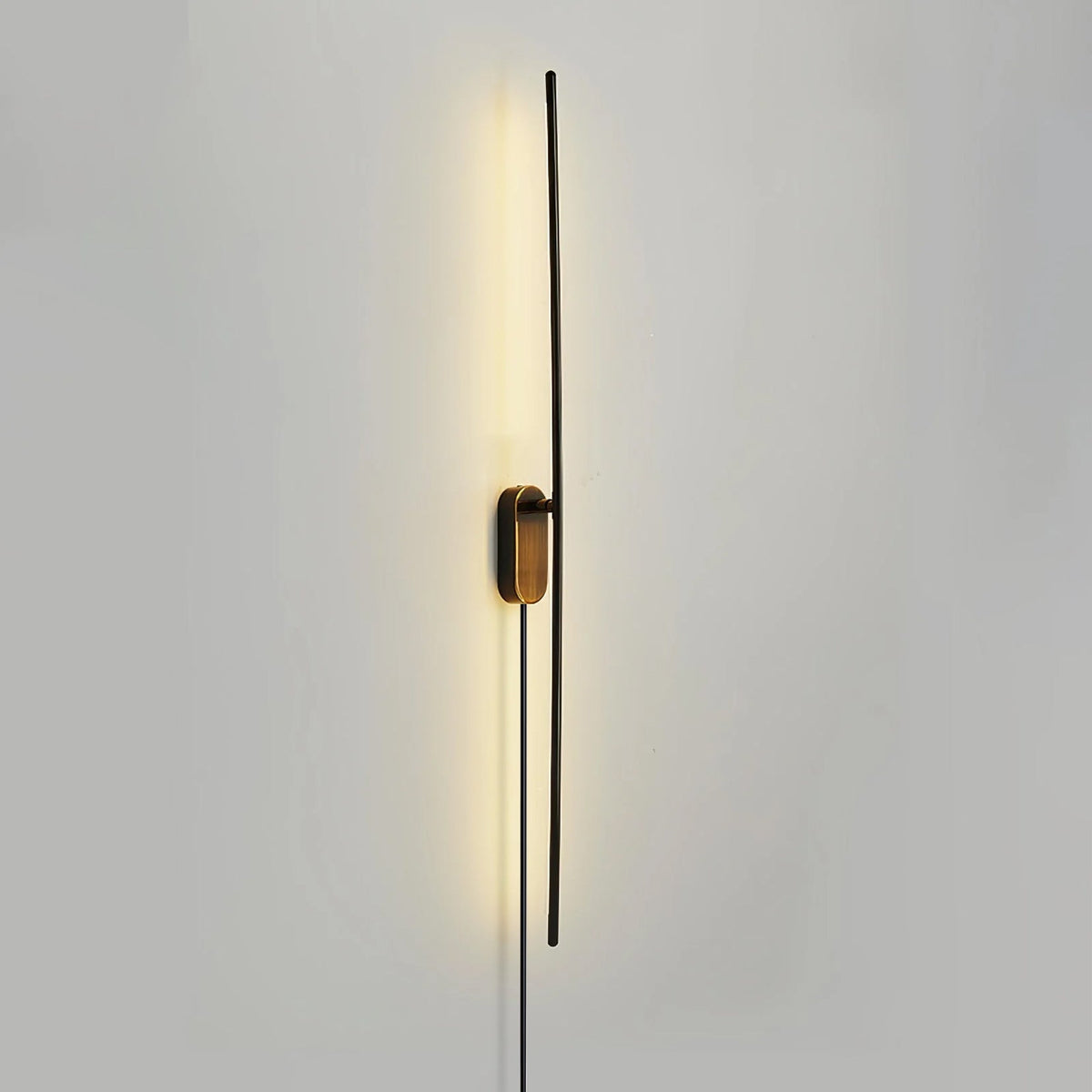 Vrysl minimalistisk væglampe med stik og stavdesign
