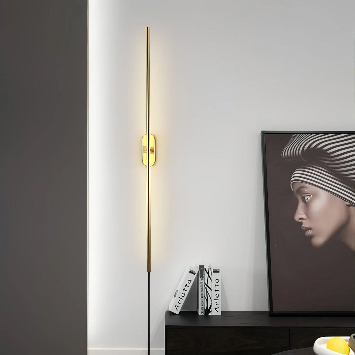 Vrysl minimalistisk væglampe med stik og stavdesign