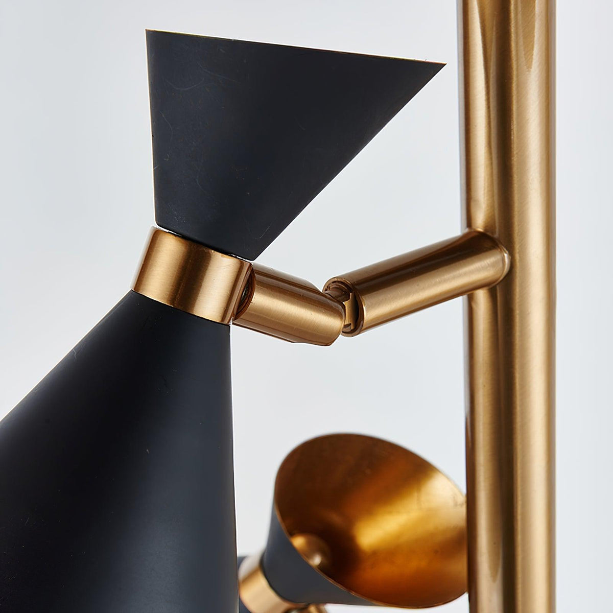 Solineria klassisk gulvlampe i guld og sort marmor