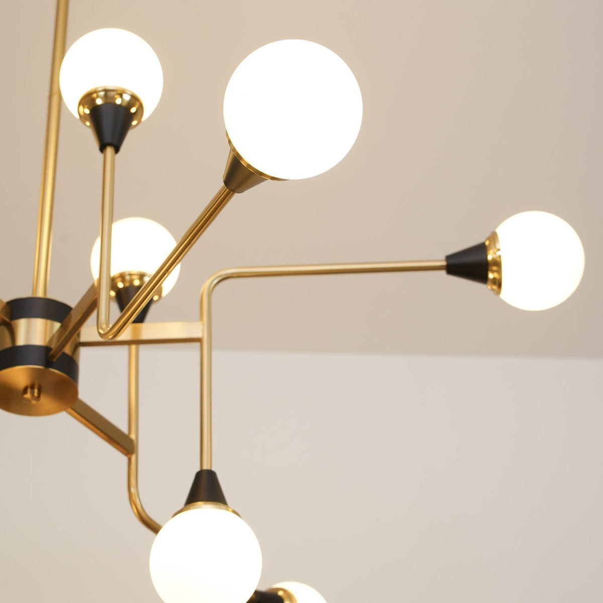 Candeeiro de lustre Stilnovo de latão e vidro preto Wasgt