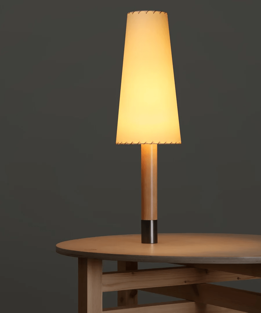 Candeeiro de mesa Bravique com costuras