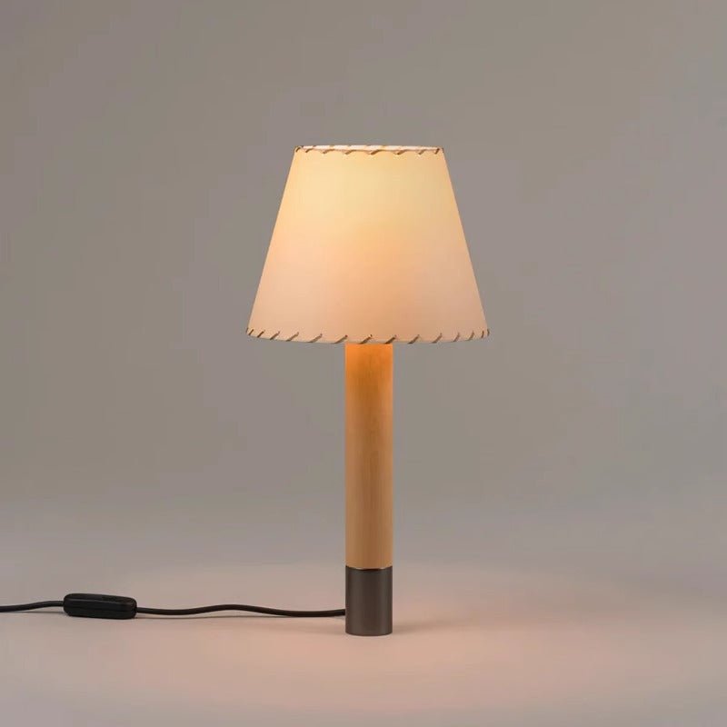 Candeeiro de mesa Bravique com costuras