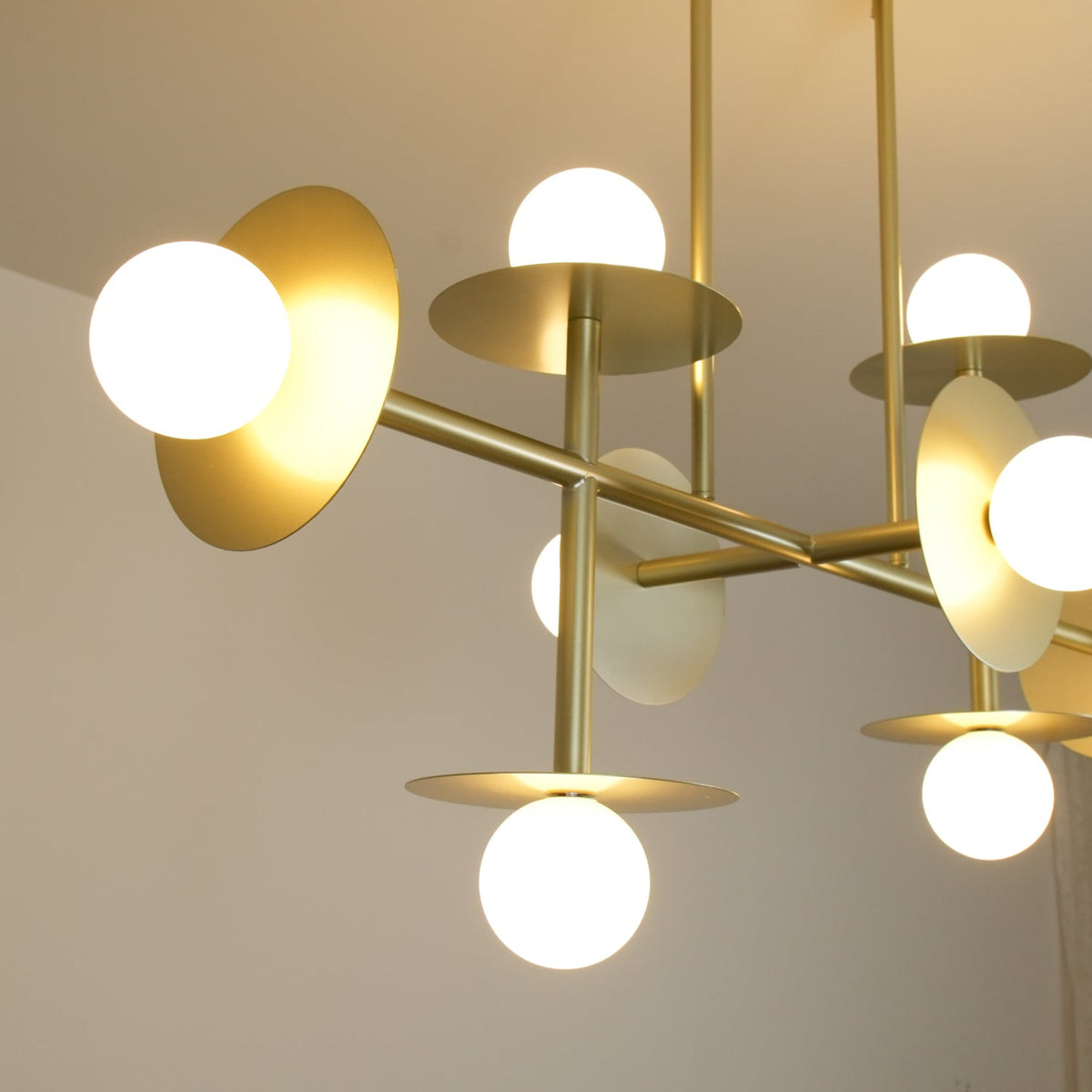 Celiissa Strada lysekrone i messing og glas Geometrisk